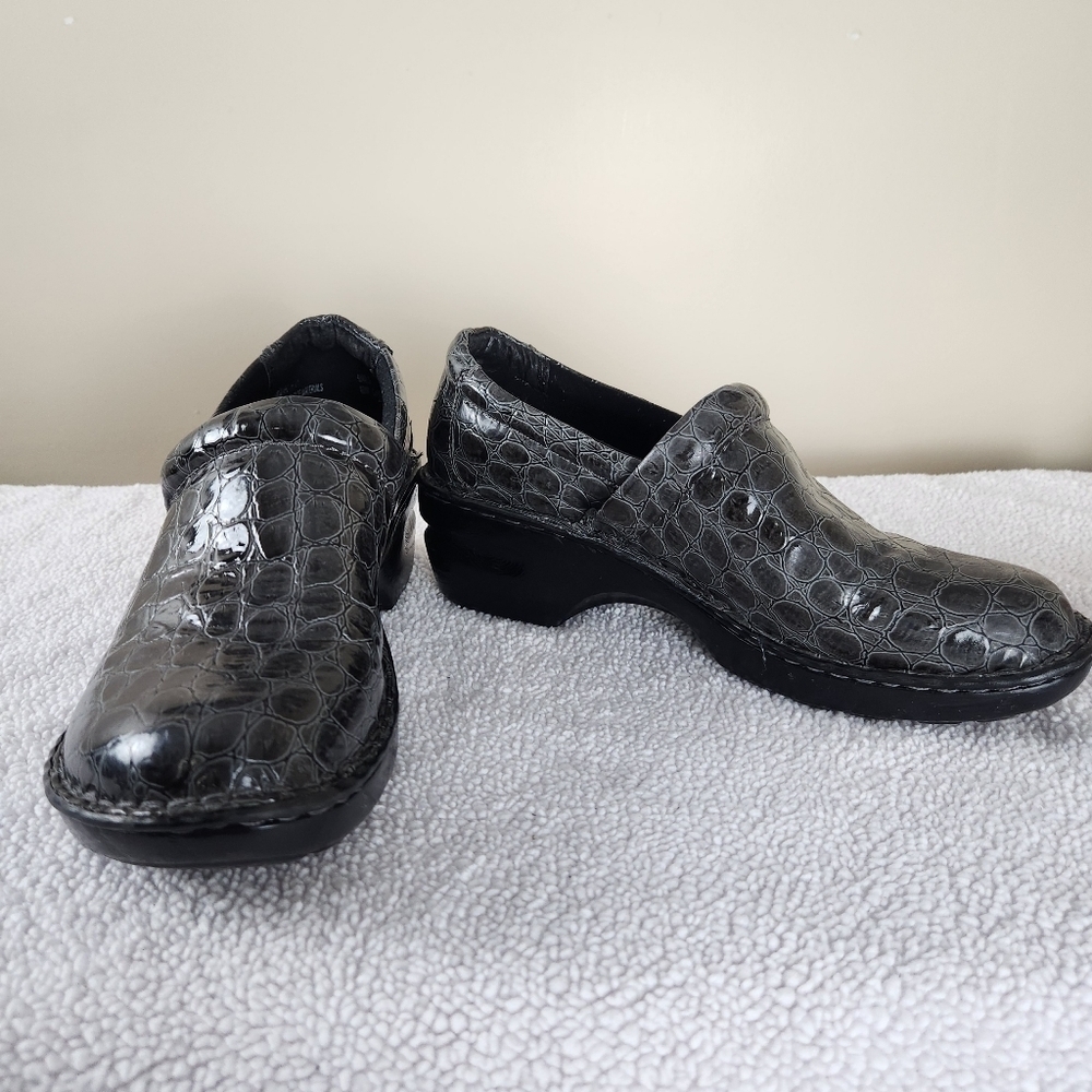 B.o.c Dark Gray Croco Clogs. Size 9